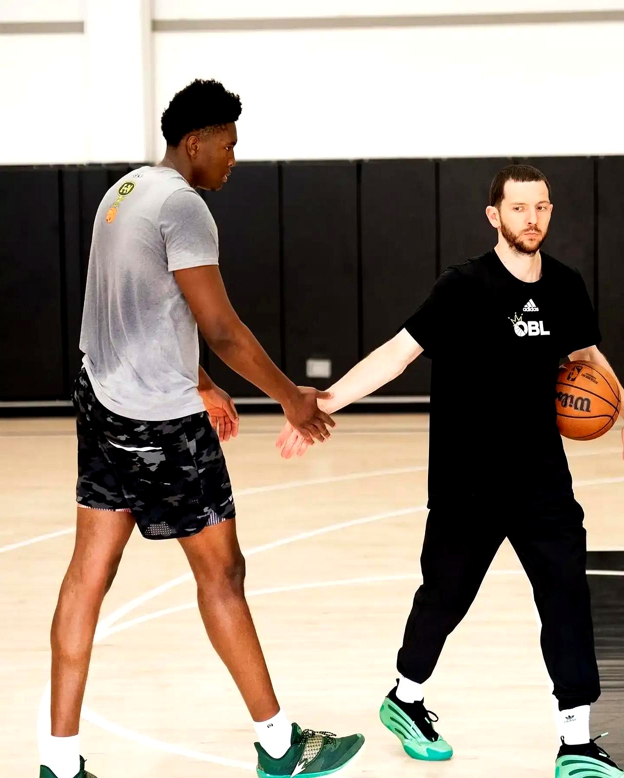 转折点！休斯敦火箭再遭质疑，英超加时末段攻防权衡，质疑声仍在，球探报告显示潜力的简单介绍