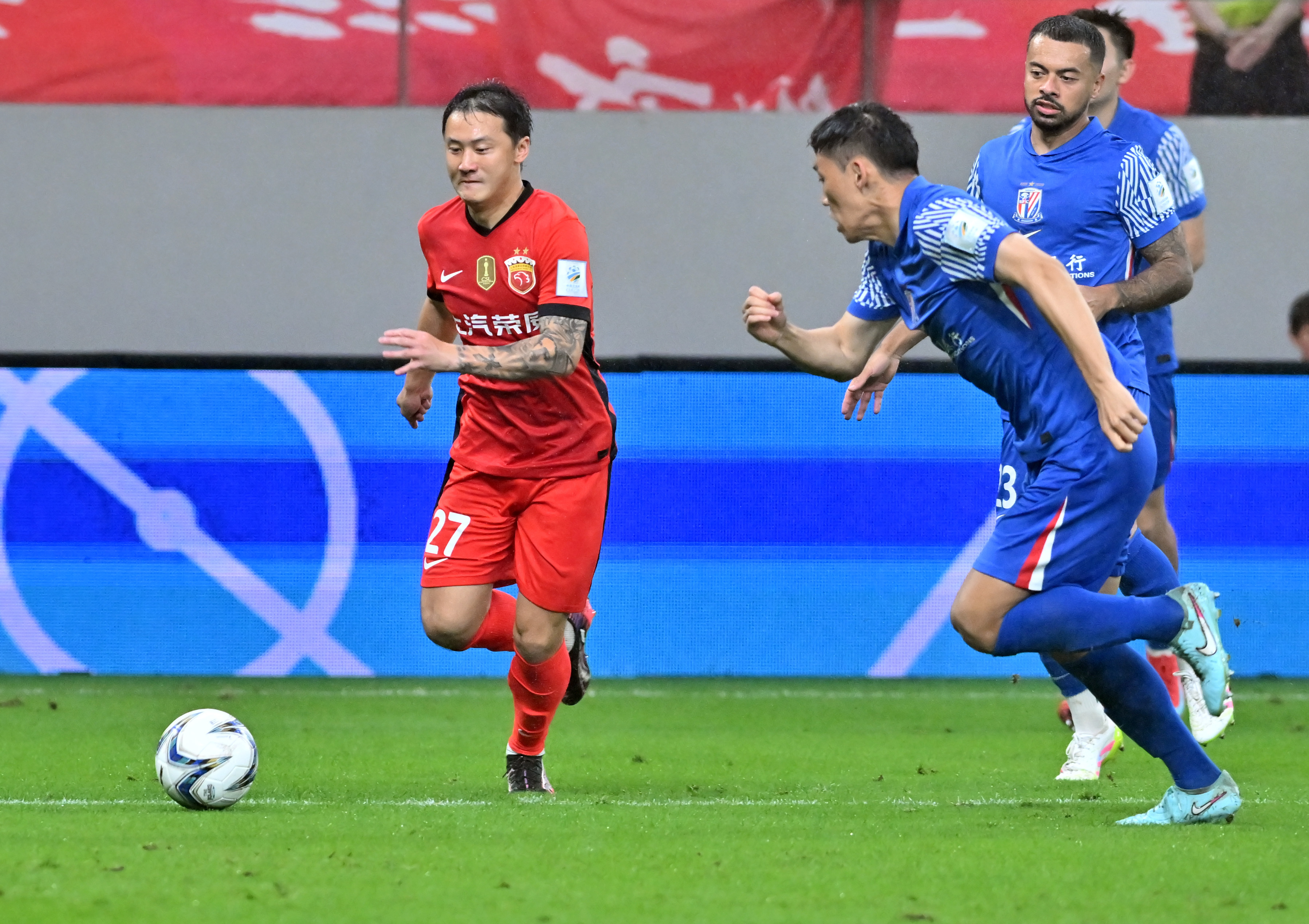 上海申花发布备战花絮；国际比赛日战术微调；欧超杯任务艰巨；身体对抗强度拉满的简单介绍