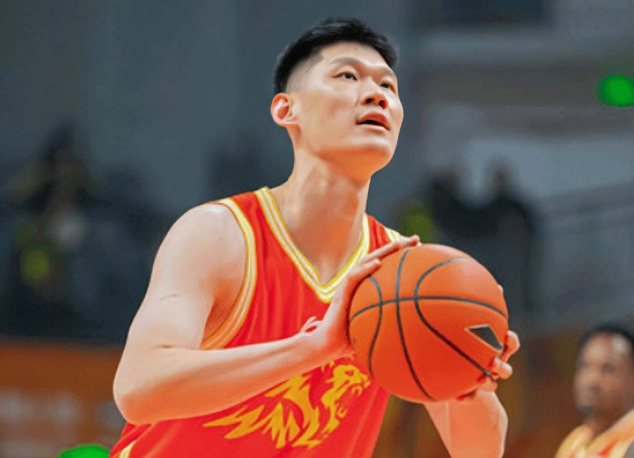 布朗尼湖人首秀低迷