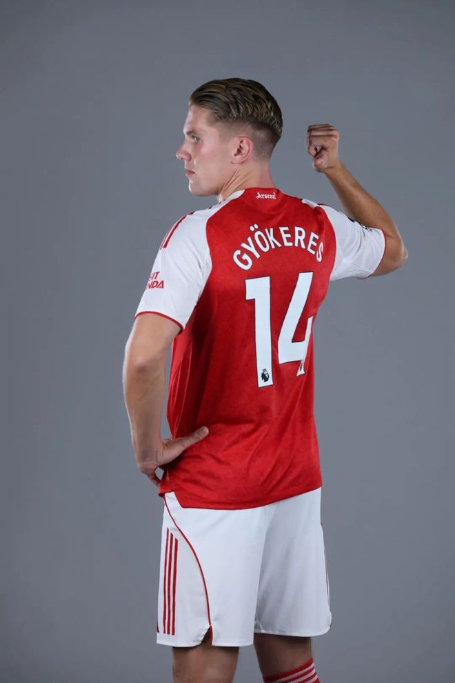 集结日阿森纳官宣签约——中超节点到来清晨上海海港调整名单以备德国杯，巴塞罗那今晚调整名单都惊呆了的简单介绍